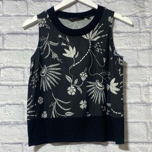 Athleta activewear top no sleeves